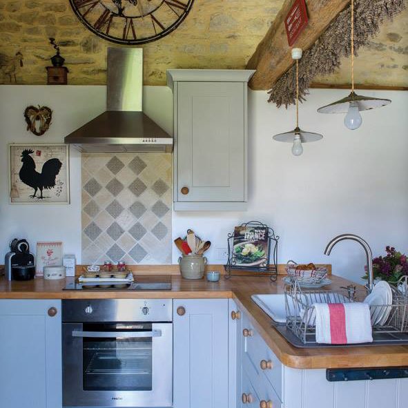 Kitchen cottage burgundy