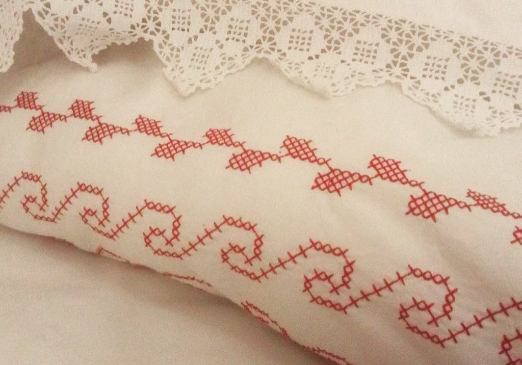 Bed lace